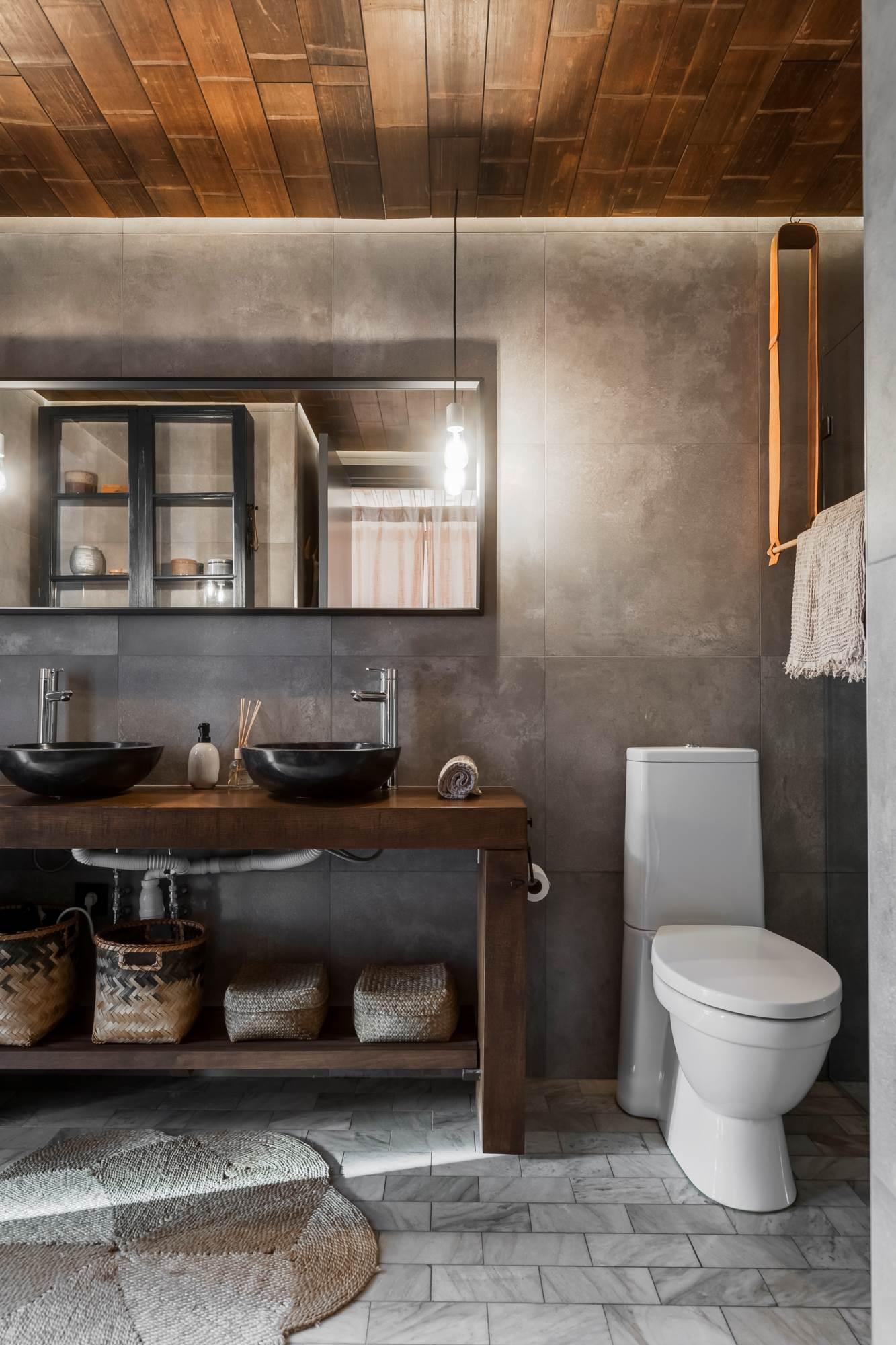 salle de bain design grise et bois