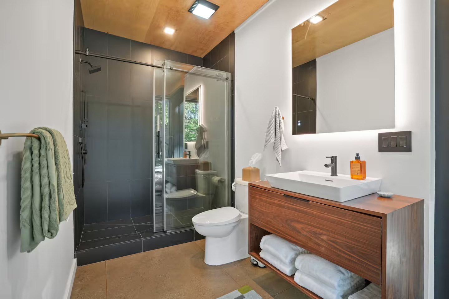 salle de bain maison contemporaine en bois