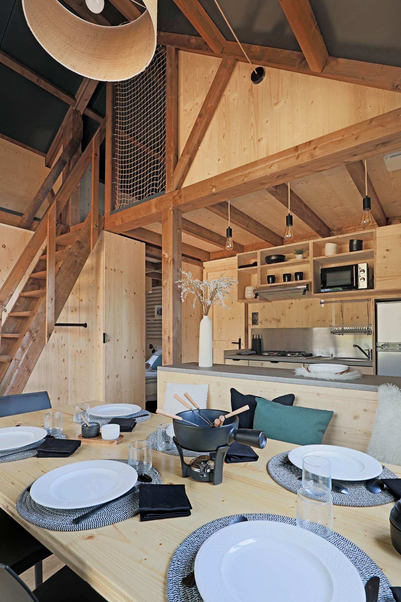 salon avec cuisine ouverte petite maison française en bois 30m2 Northland Hekipia salon avec cuisine ouverte petite maison française en bois 30m2 Northland Hekipia