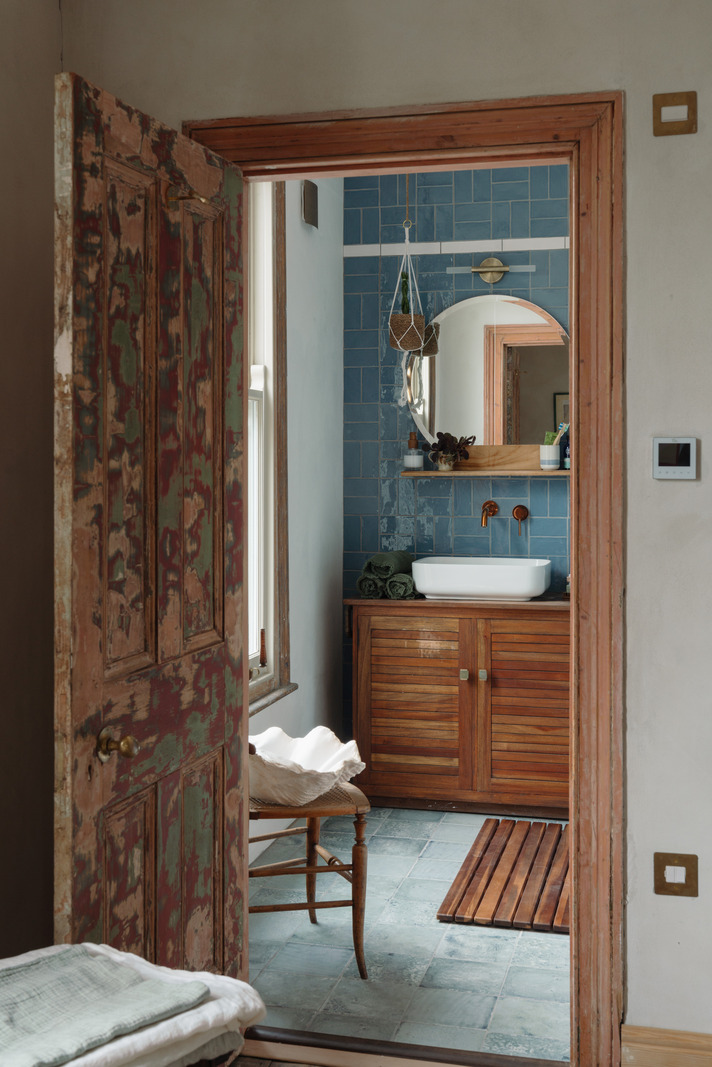 salle de bain bleue