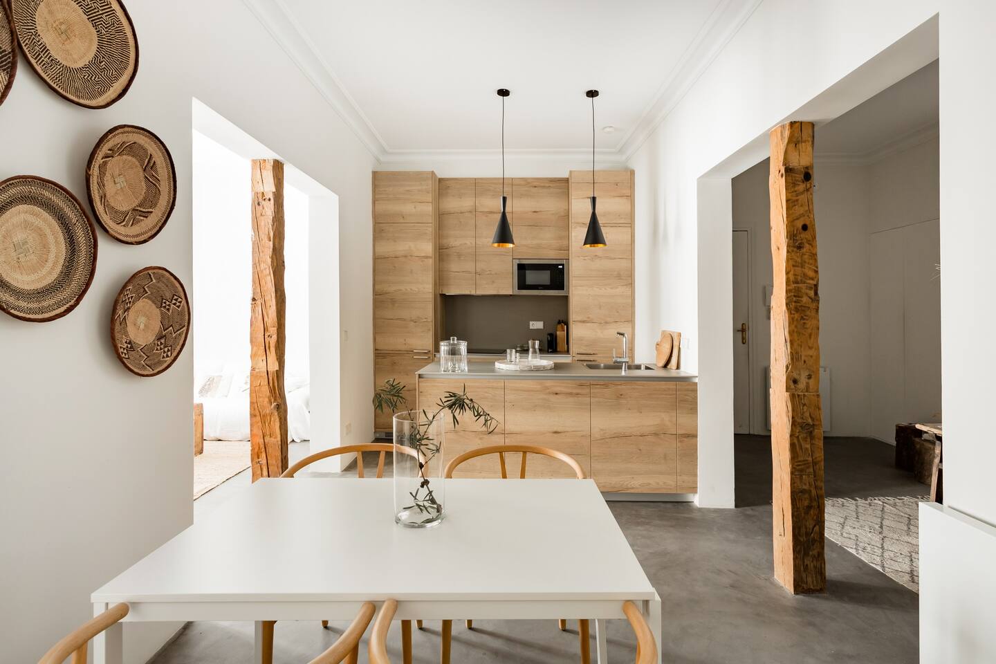 cuisine design bois avec salle à manger appartement Madrid