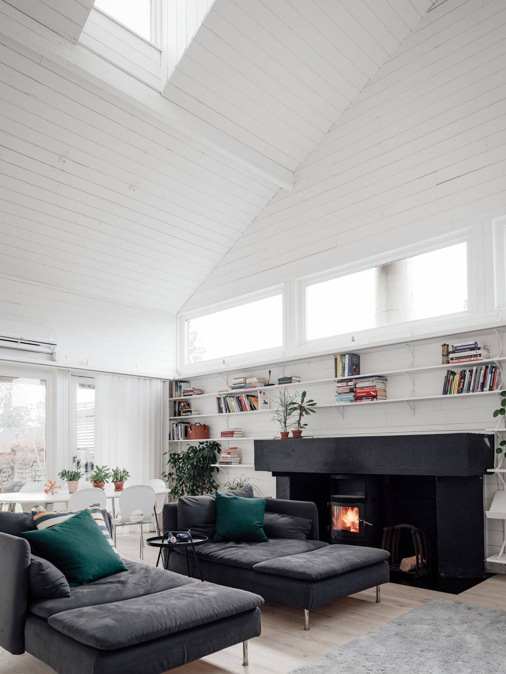 salon déplafonné maison en bois
