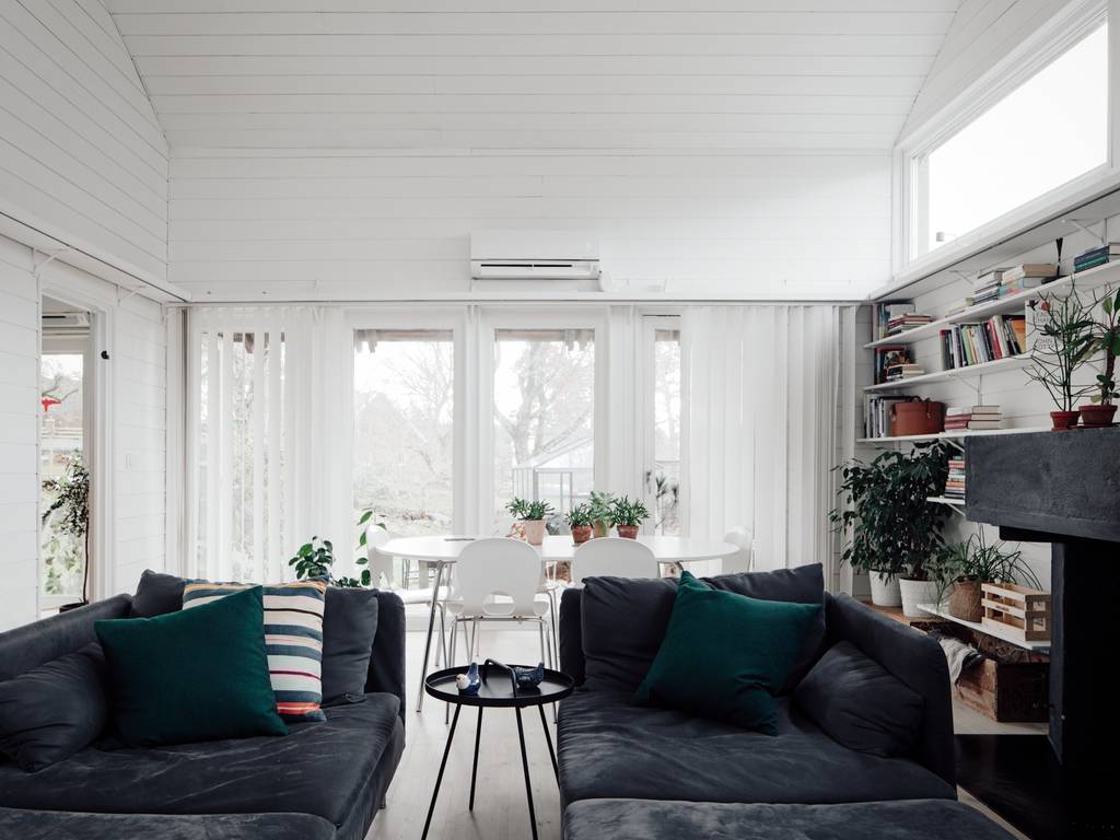 salon déplafonné maison en bois