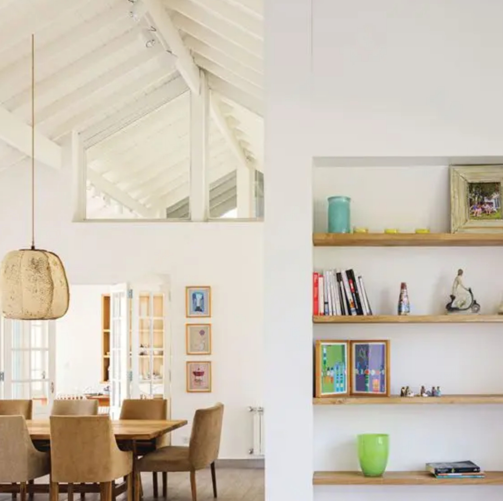 salle à manger double hauteur décoration contemporaine