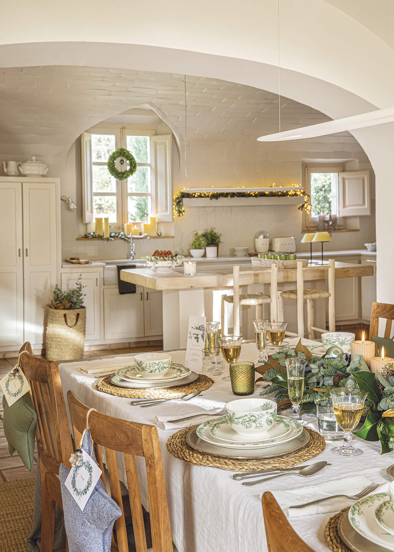 cuisine et salle à manger avec décoration Noël