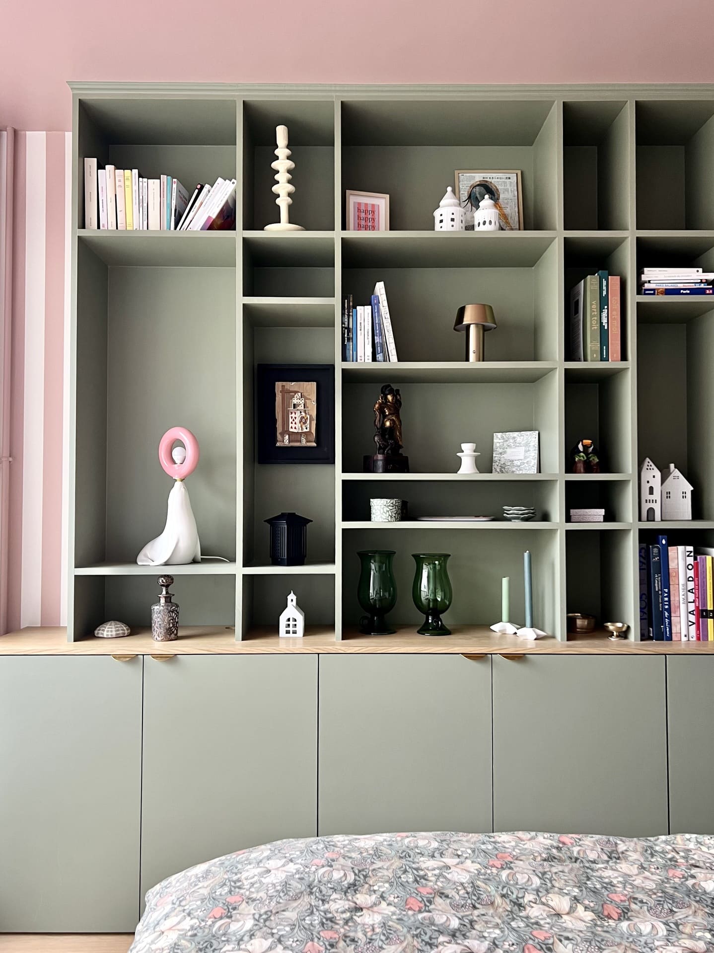 bibliothèque couleur verte rénovation par Happy Pog photo Billie Blanket