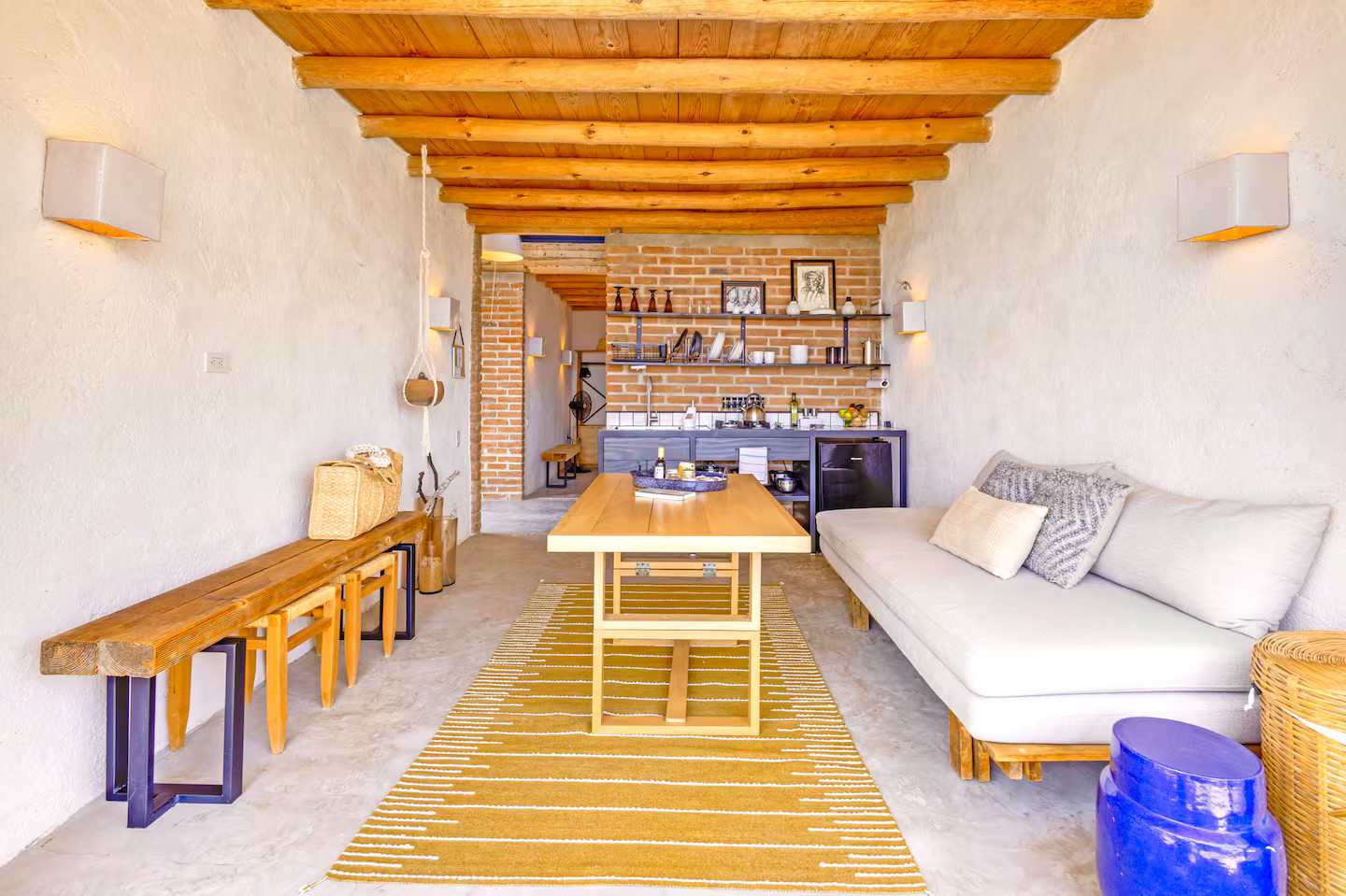 salon avec poutres petite maison Casita Anica salon avec poutres petite maison Casita Anica