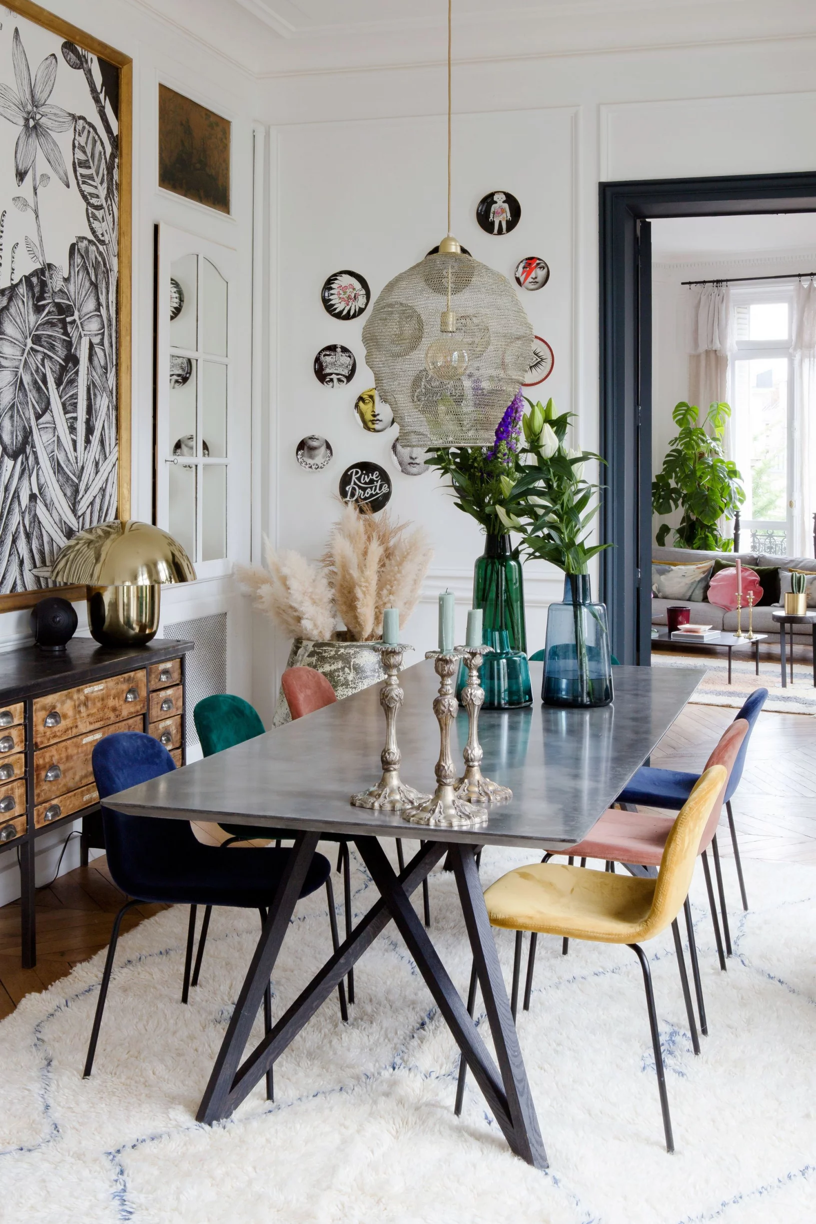 salle à manger appartement Paris décoration contemporaine éclectique et colorée