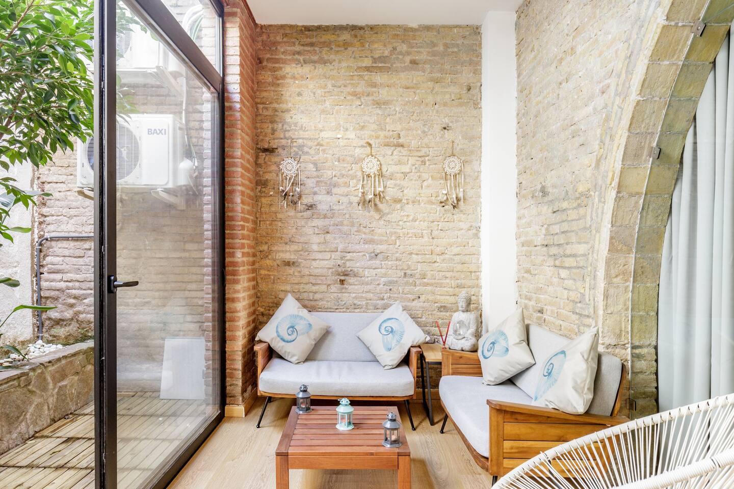 véranda appartement Sitges style loft avec briques véranda appartement Sitges style loft avec briques
