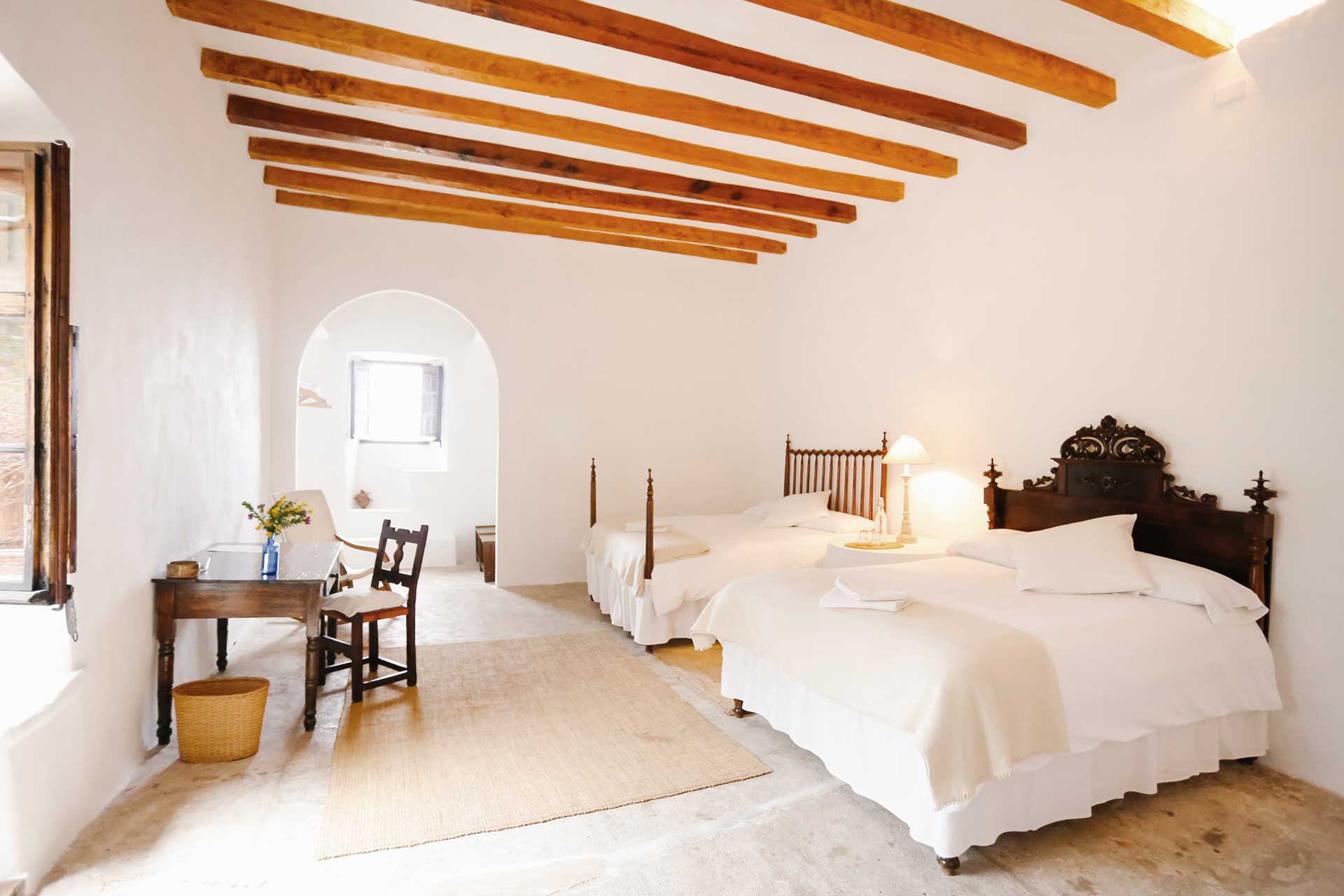 chambre avec poutres maison Majorque San Rullan