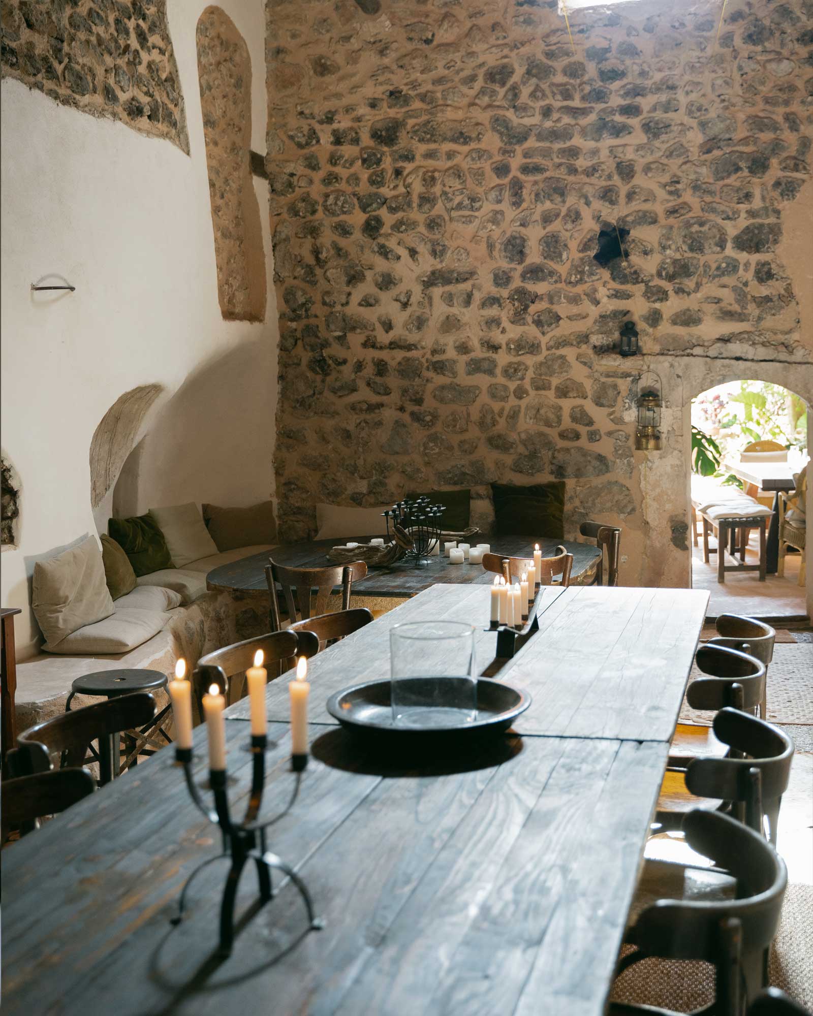 salon mur pierres et salle à manger maison Majorque San Rullan