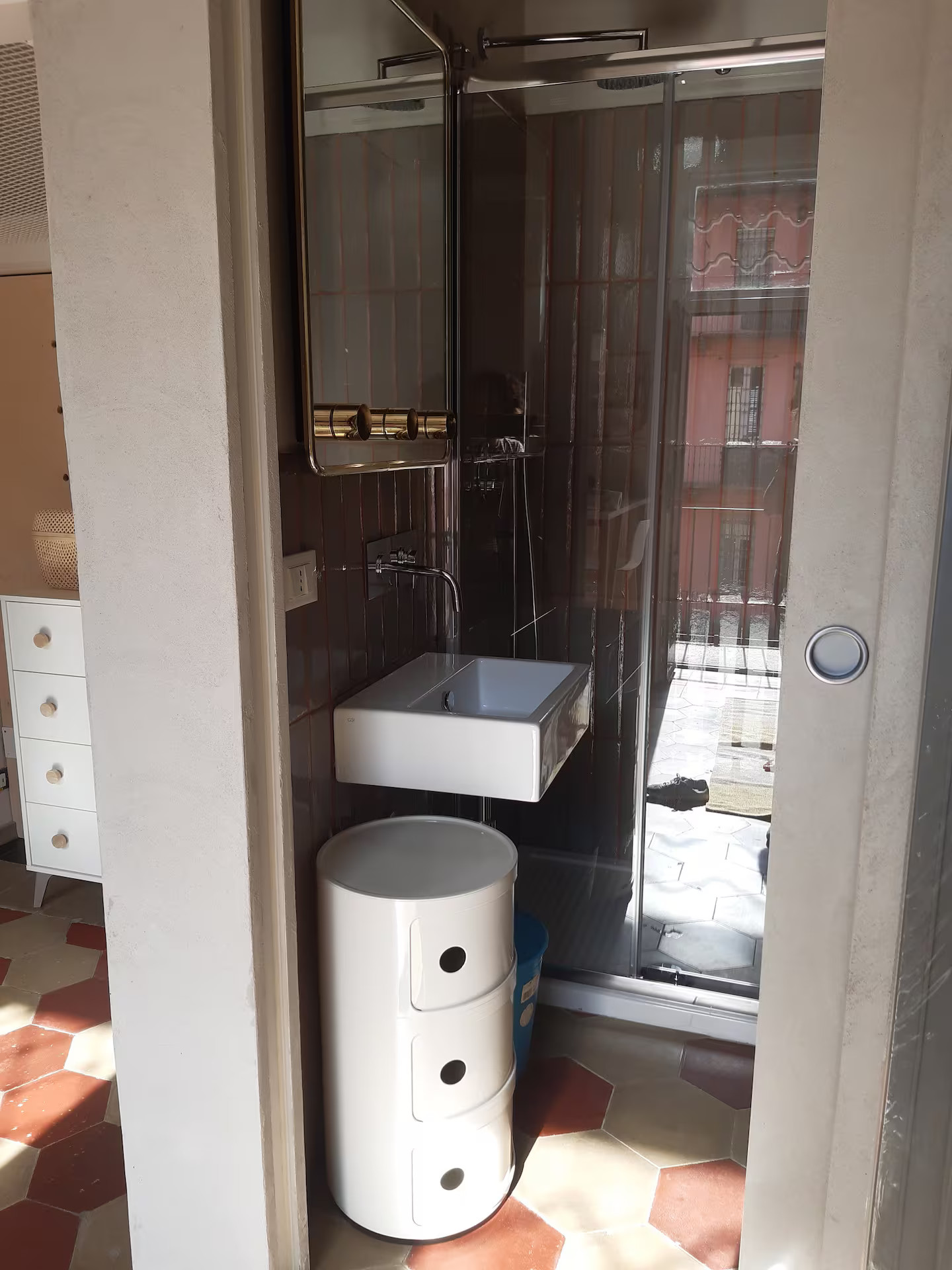 salle de bain studio Milan avec mezzanine