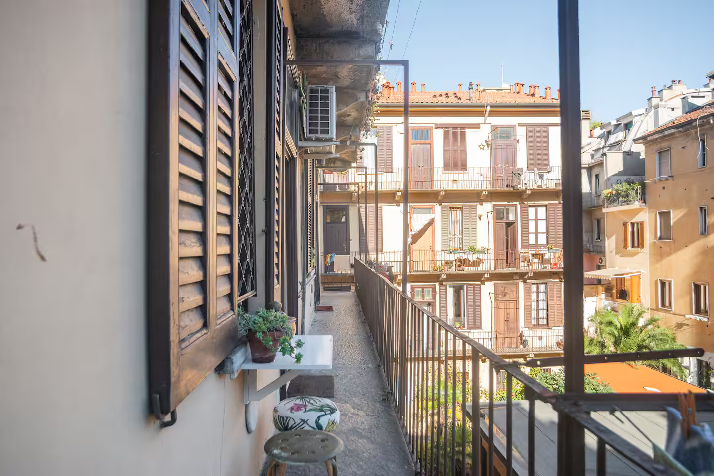 balcon studio Milan avec mezzanine