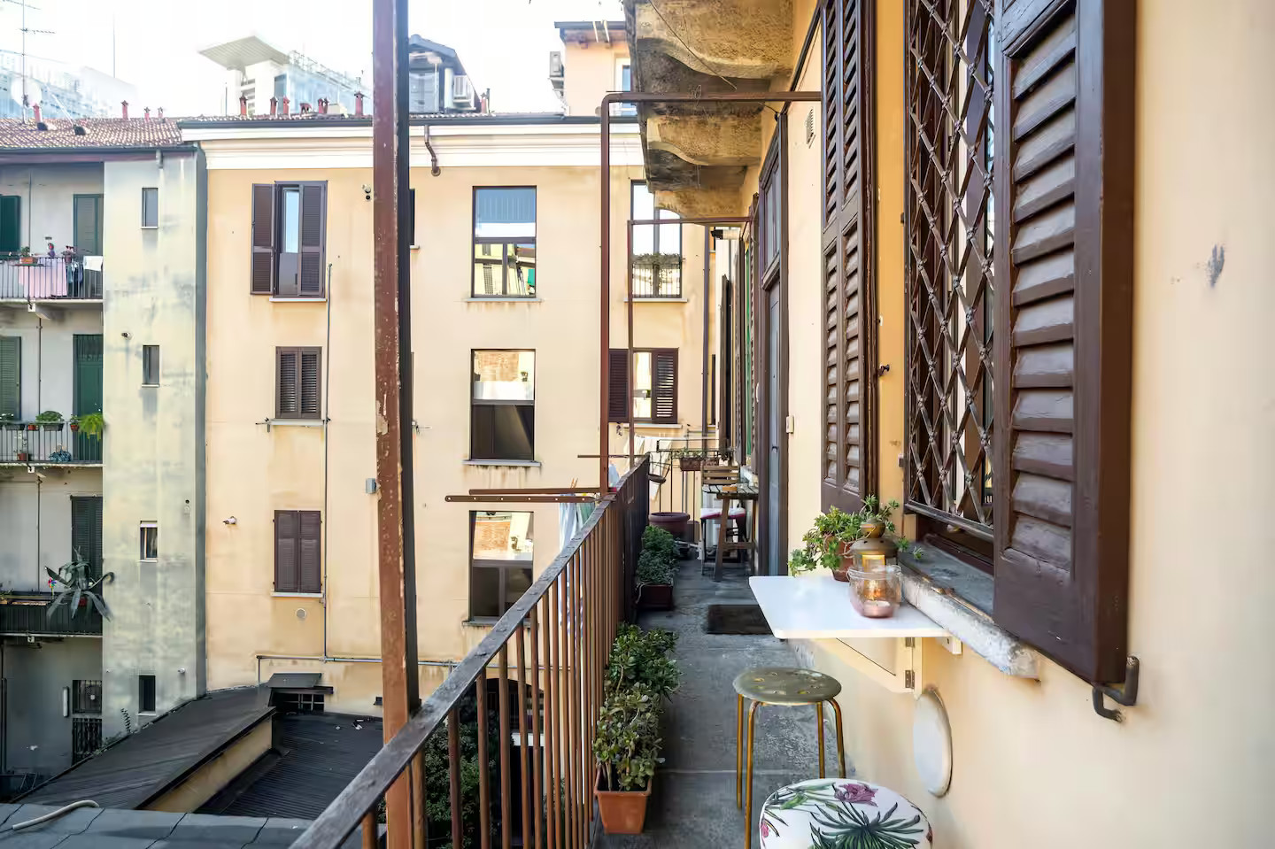 balcon studio Milan avec mezzanine
