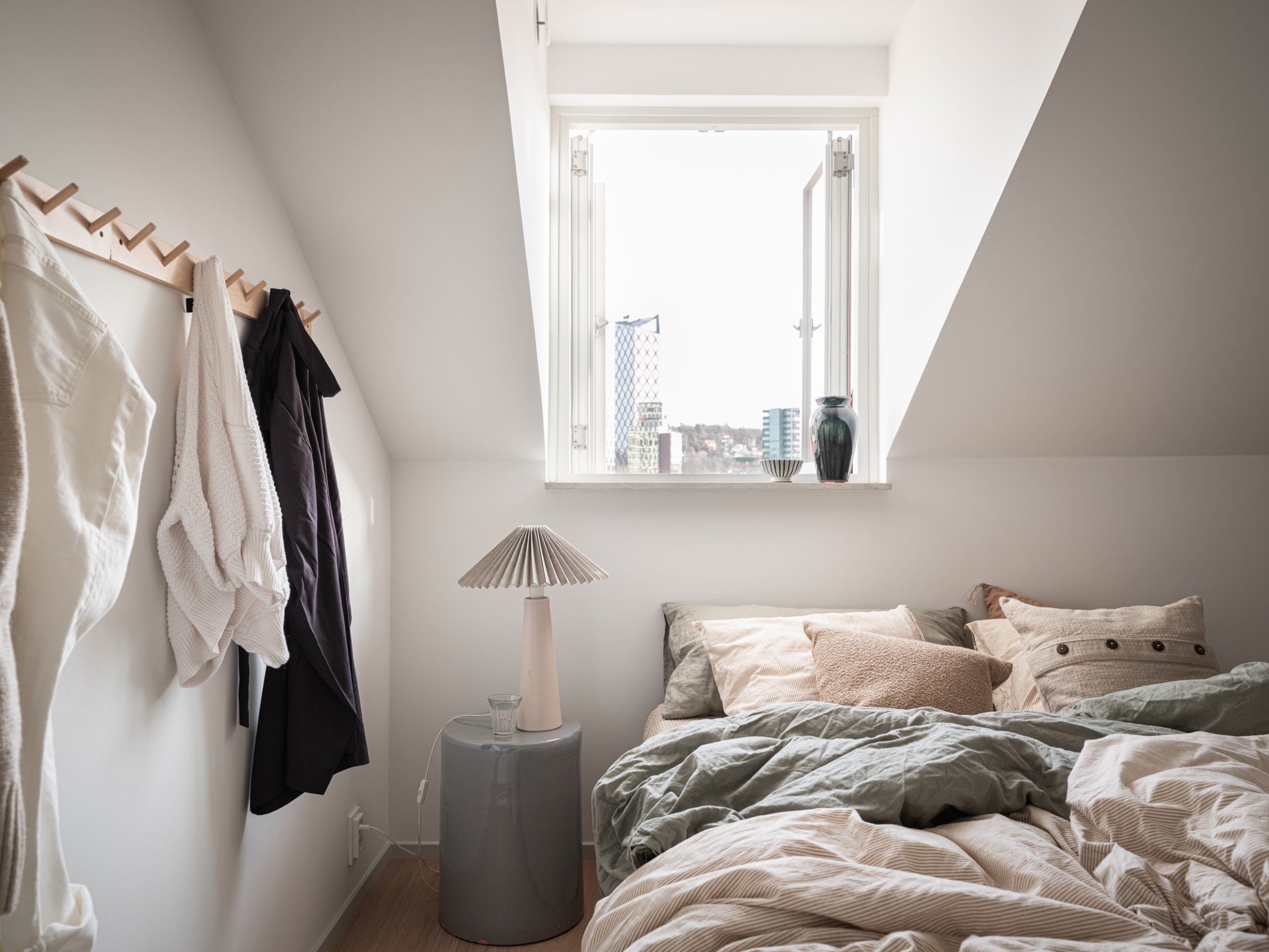 chambre mansardée décoration scandinave appartement 56m2