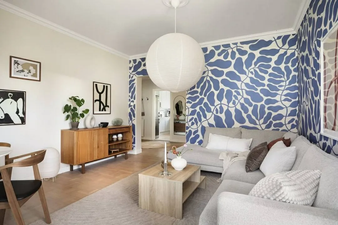 salon mur papier-peint bleu My Secret Garden appartement 65m2