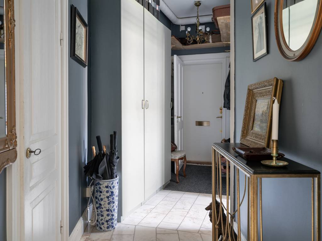 entrée murs bleus décoration vintage studio 43m2 entrée murs bleus décoration vintage studio 43m2