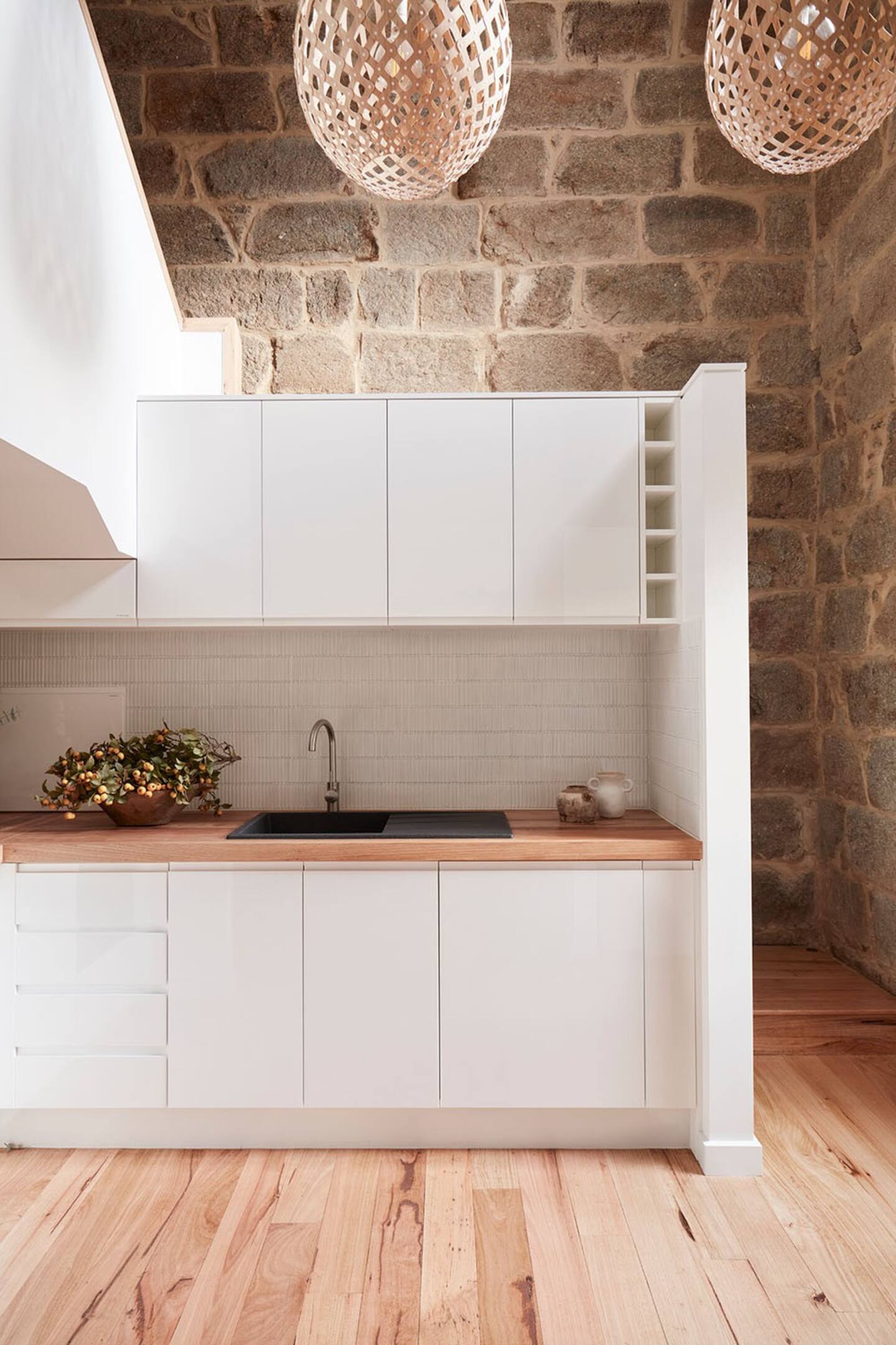cuisine blanche décoration contemporaine maison en granit cuisine blanche décoration contemporaine maison en granit