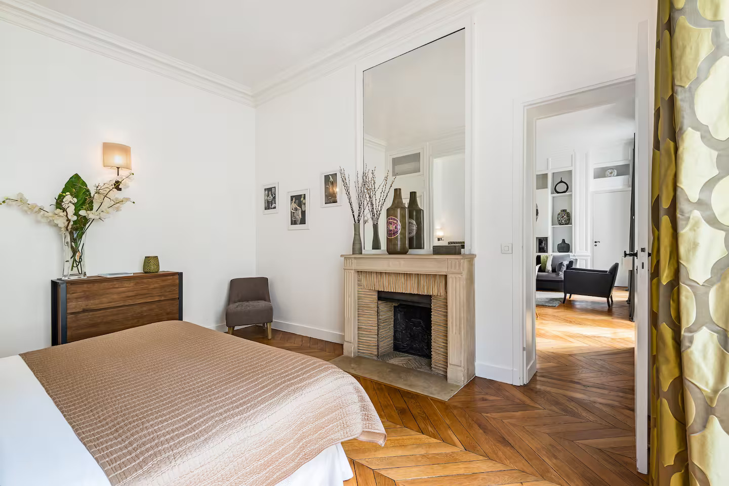 chambre avec cheminée appartement haussmannien Paris