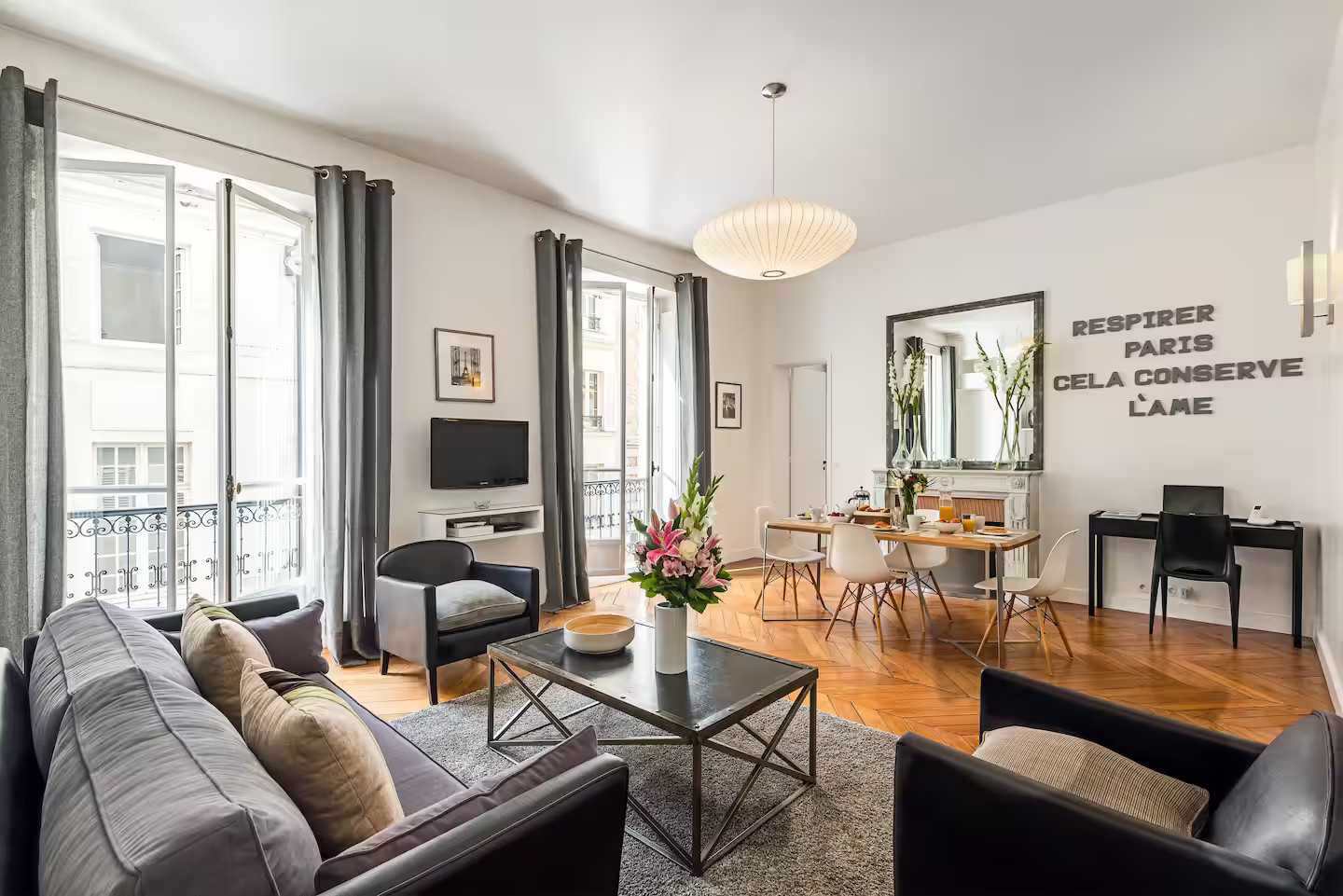 salon appartement haussmannien Paris