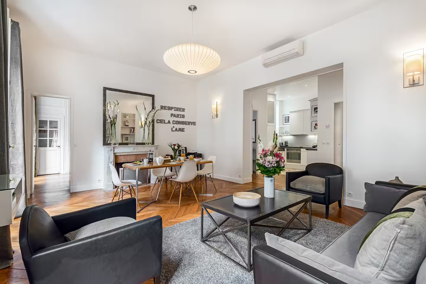 salon appartement haussmannien Paris