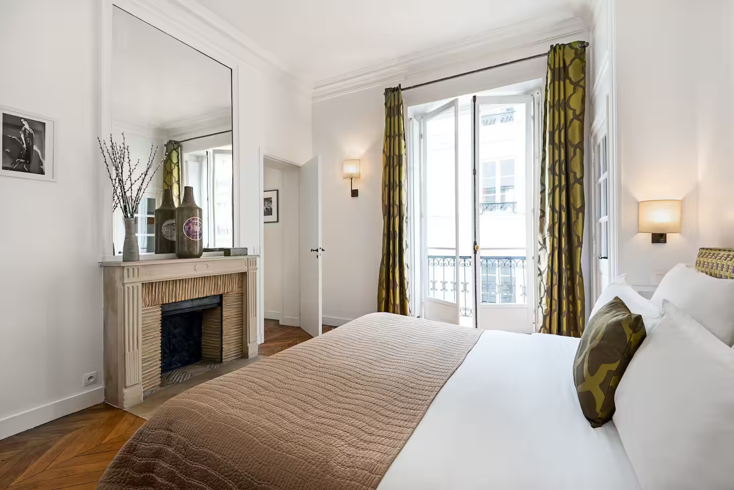 chambre avec cheminée appartement haussmannien Paris
