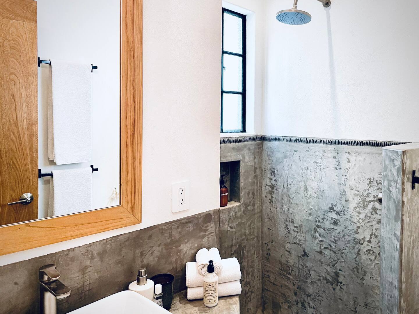 salle de bain petite maison avec piscine Mexique Sayulita Casita Los Grillos