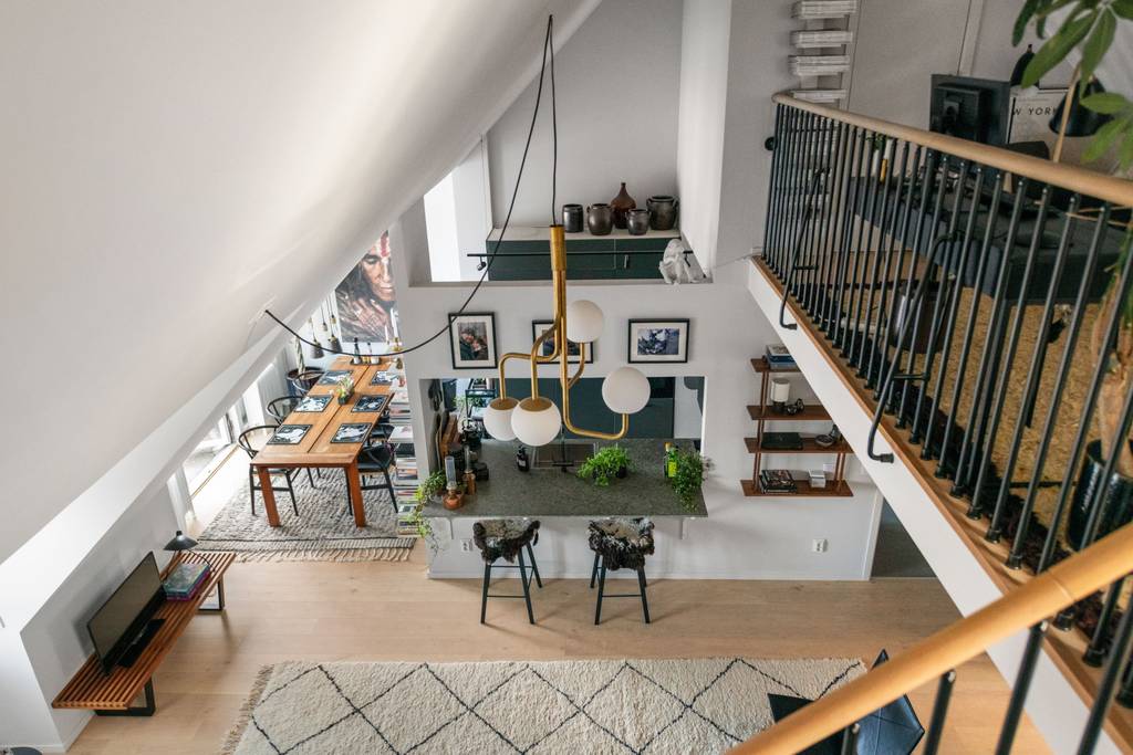 salon avec mezzanine décoration scandinave en tons neutres salon avec mezzanine décoration scandinave en tons neutres