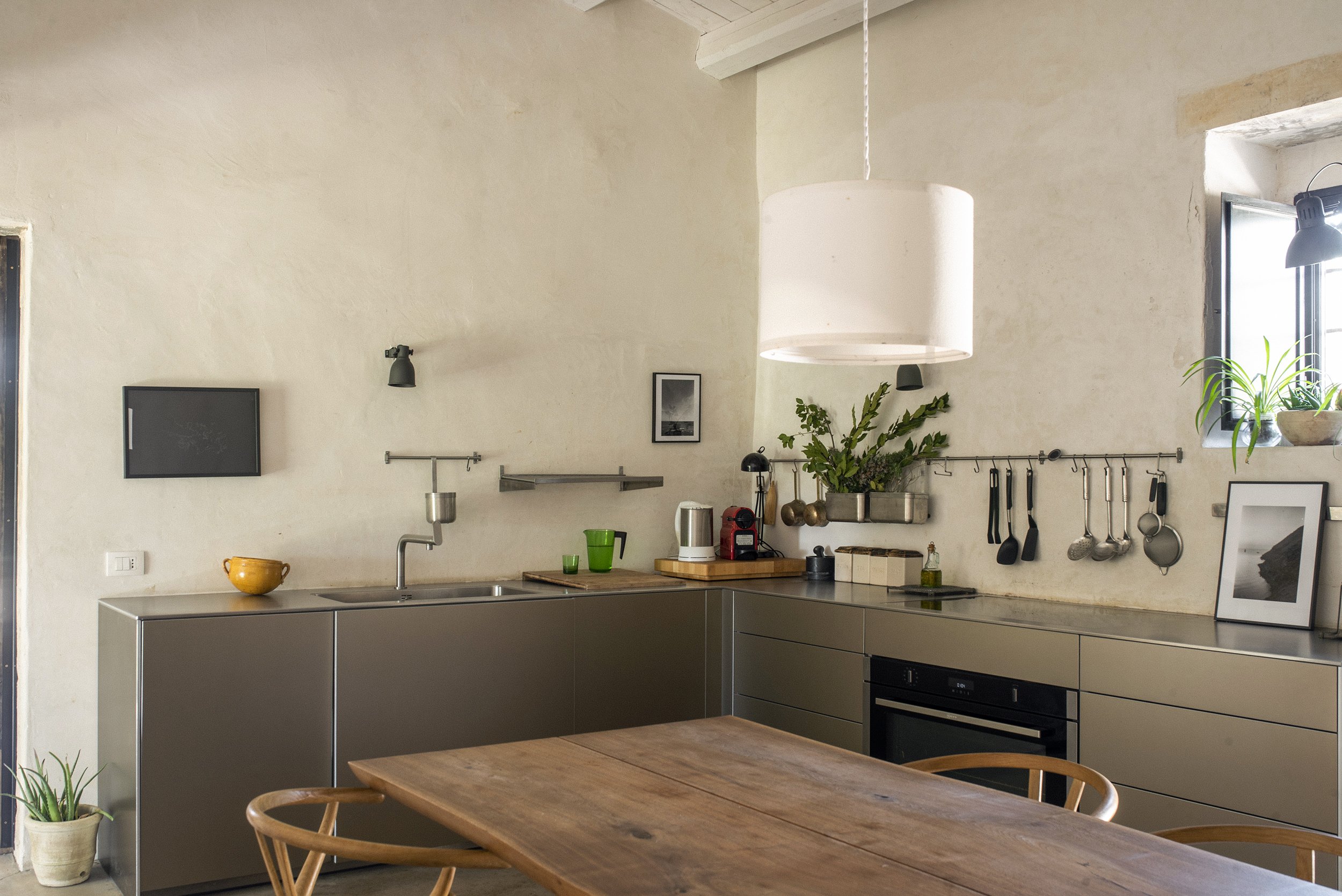 cuisine décoration contemporaine ancienne ferme rénovée en Sicile Casa Balat cuisine décoration contemporaine ancienne ferme rénovée en Sicile Casa Balat