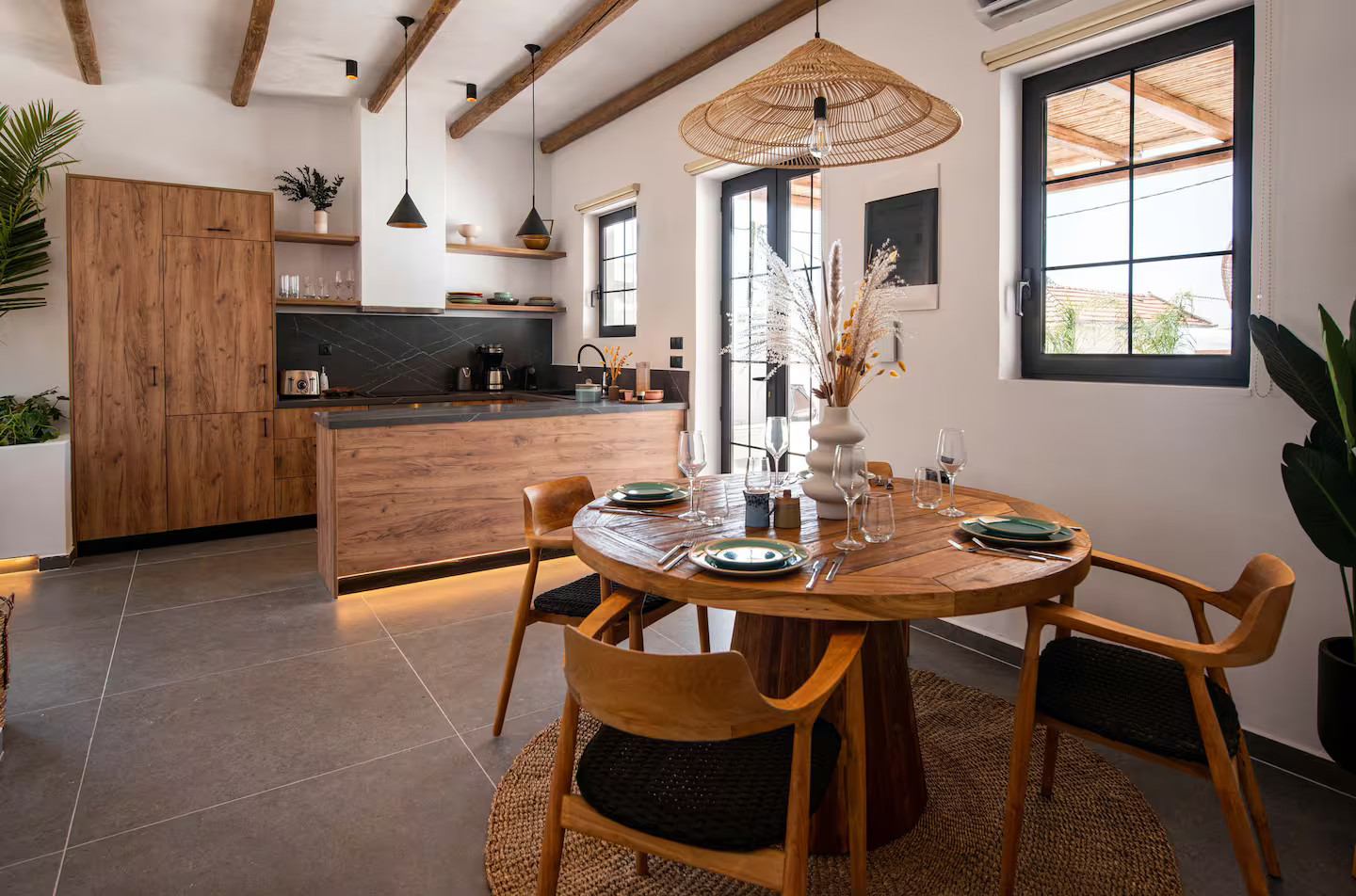 cuisine et salle à manger décoration naturelle maison Rhodes avec piscine cuisine et salle à manger décoration naturelle maison Rhodes avec piscine