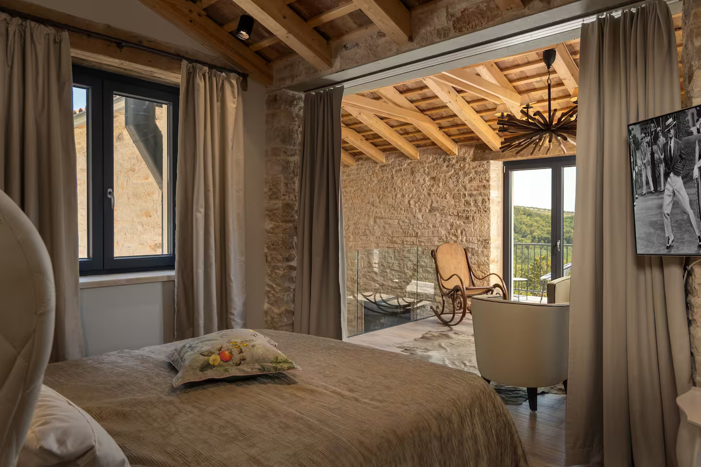 chambre sur mezzanine maison en pierres rénovée Croatie, Villa la Vinella