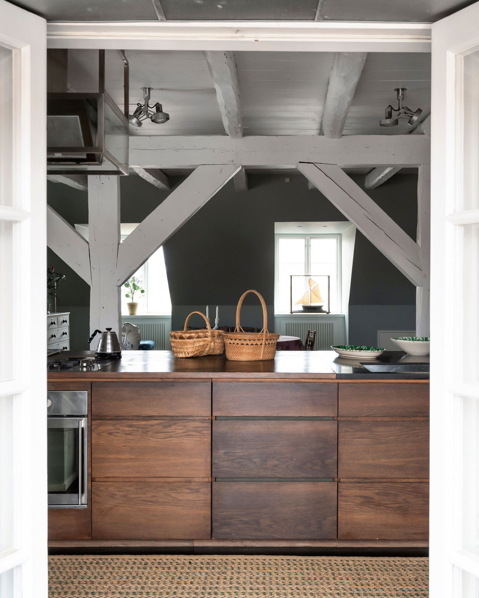 cuisine design avec poutres blanches cuisine design avec poutres blanches