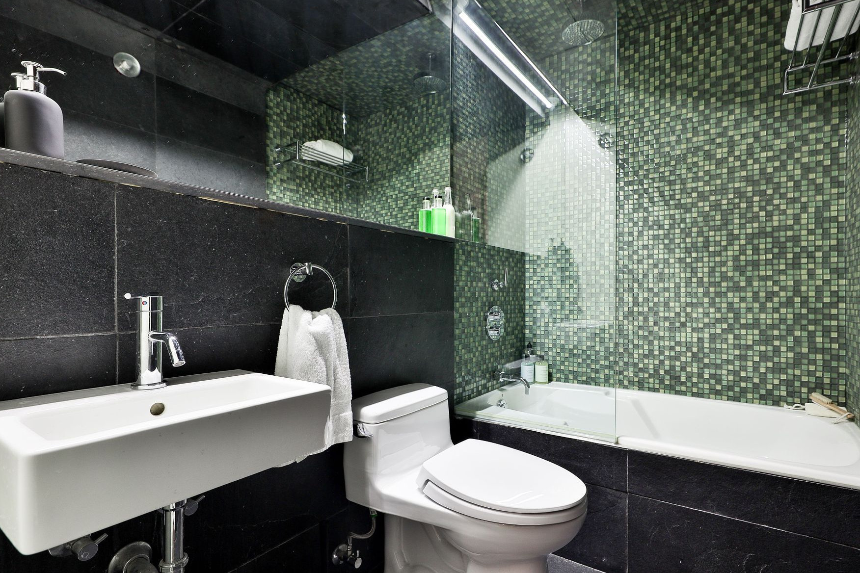 salle de bain carrelage vert et noir salle de bain carrelage vert et noir