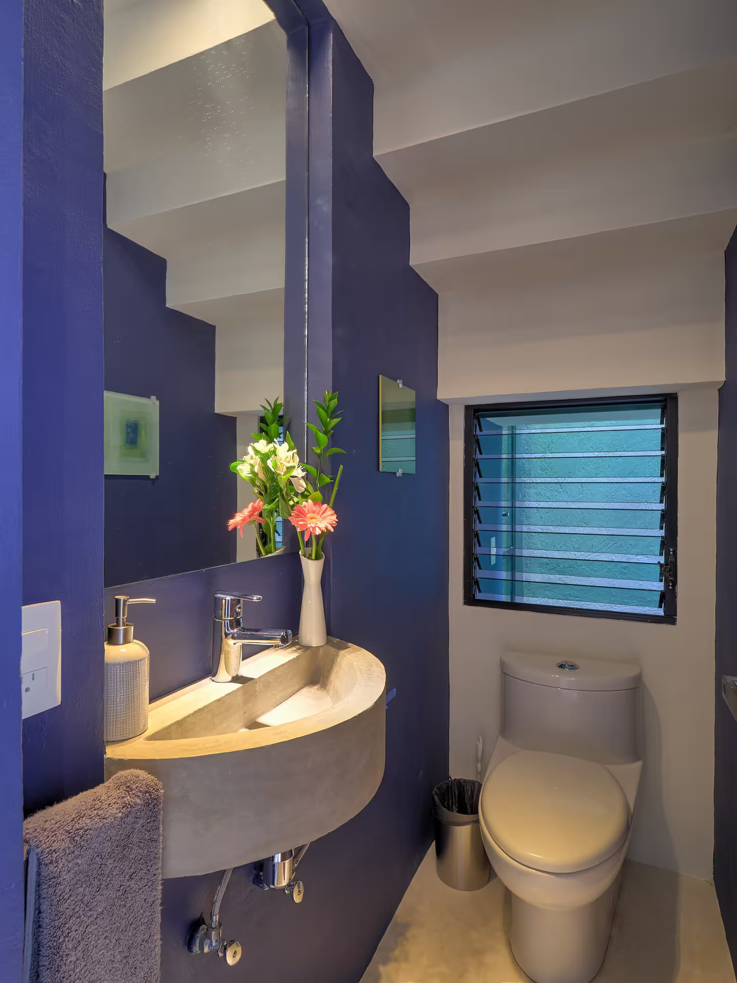 toilettes mur bleu maison Mexique Casa El Nido Santa Lucia toilettes mur bleu maison Mexique Casa El Nido Santa Lucia