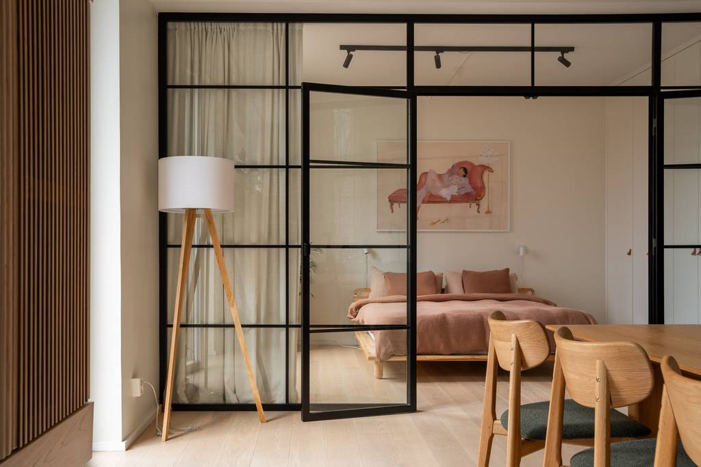 salle à manger et chambre avec verrière noire appartement 107m2 salle à manger et chambre avec verrière noire appartement 107m2