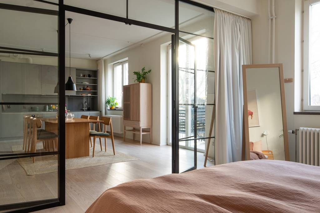 salle à manger et chambre avec verrière noire appartement 107m2 salle à manger et chambre avec verrière noire appartement 107m2
