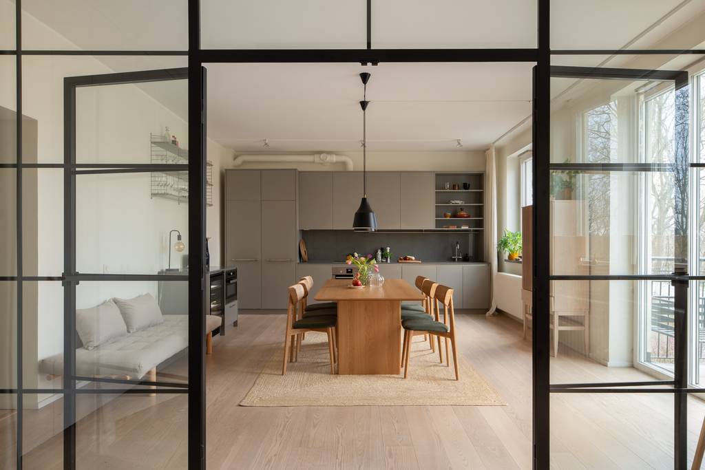 salle à manger et cuisine avec verrière noire appartement 107m2 salle à manger et cuisine avec verrière noire appartement 107m2