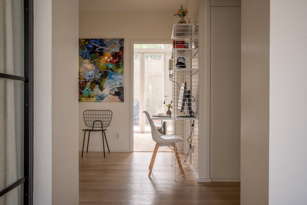 entrée avec verrière noire appartement 107m2 entrée avec verrière noire appartement 107m2