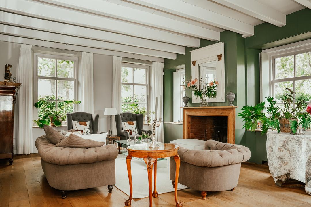 salon avec cheminée décoration classique chic maison rénovée