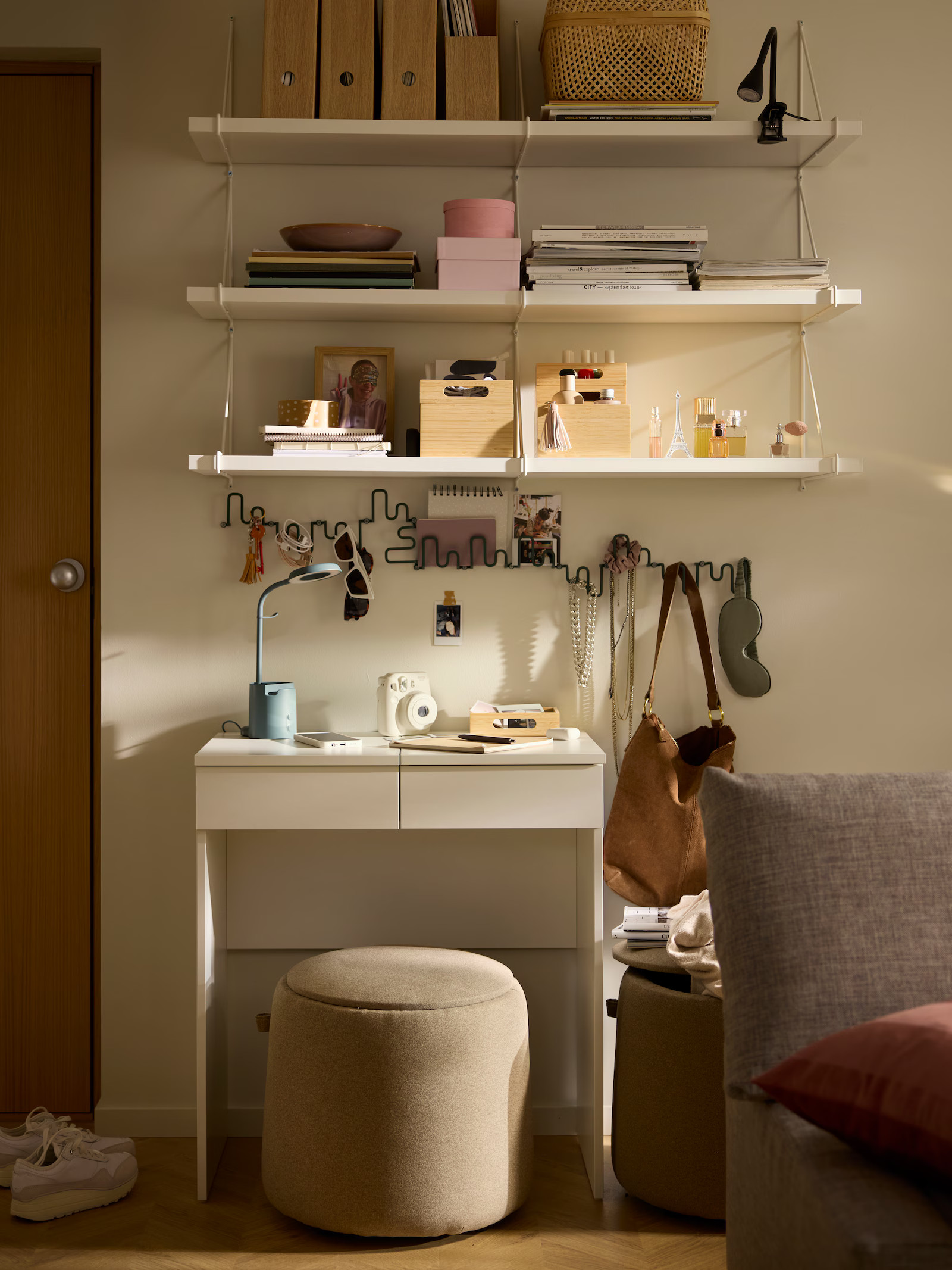 salon avec espace bureau IKEA