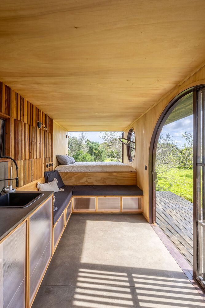 salon tiny house par Madeiguincho