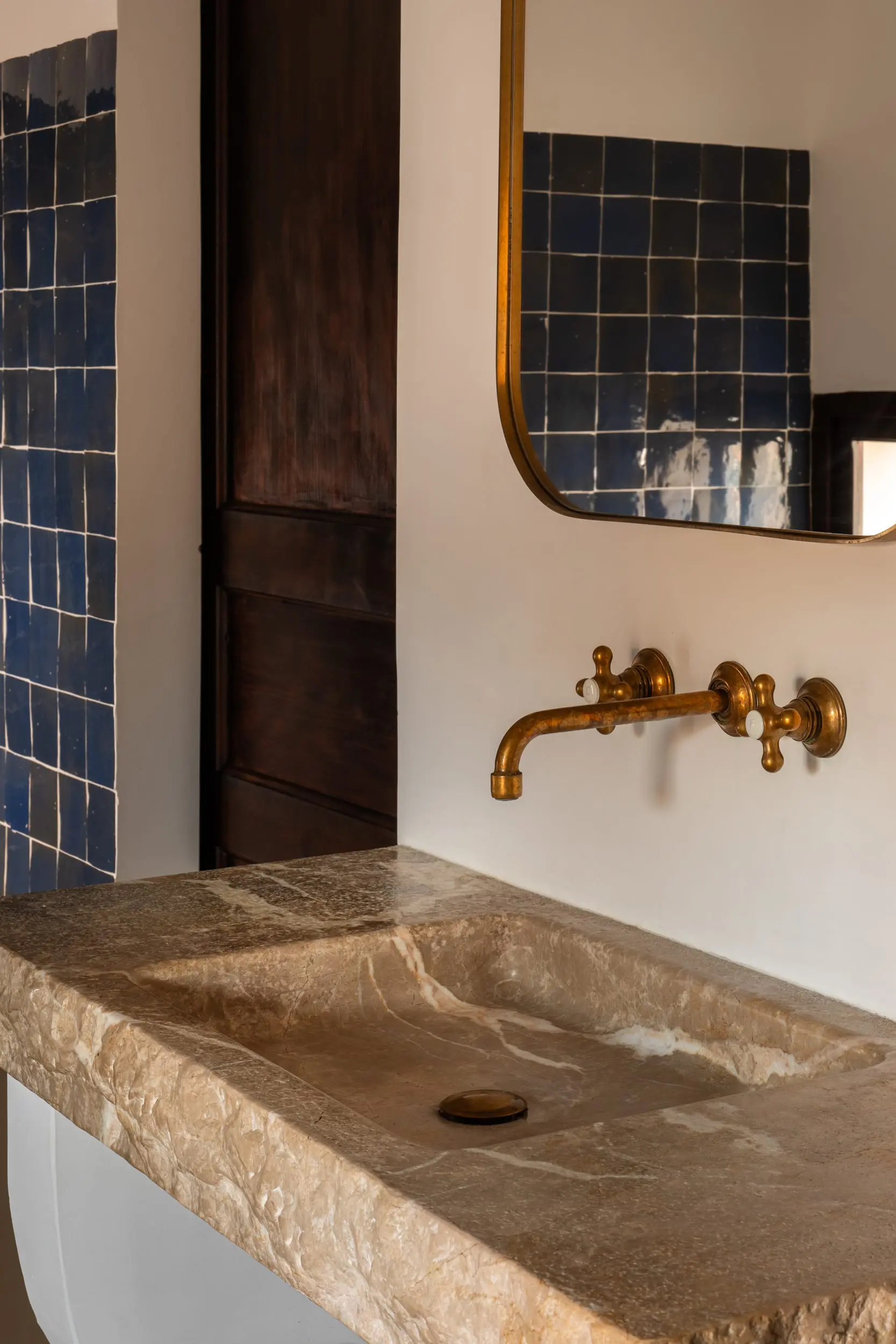 salle de bain avec zelliges et vasque marbre