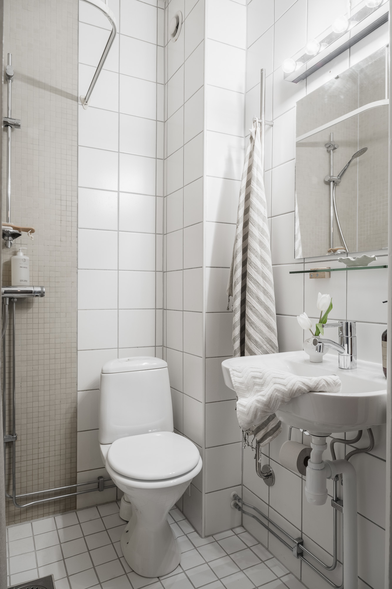 salle d'eau blanche
