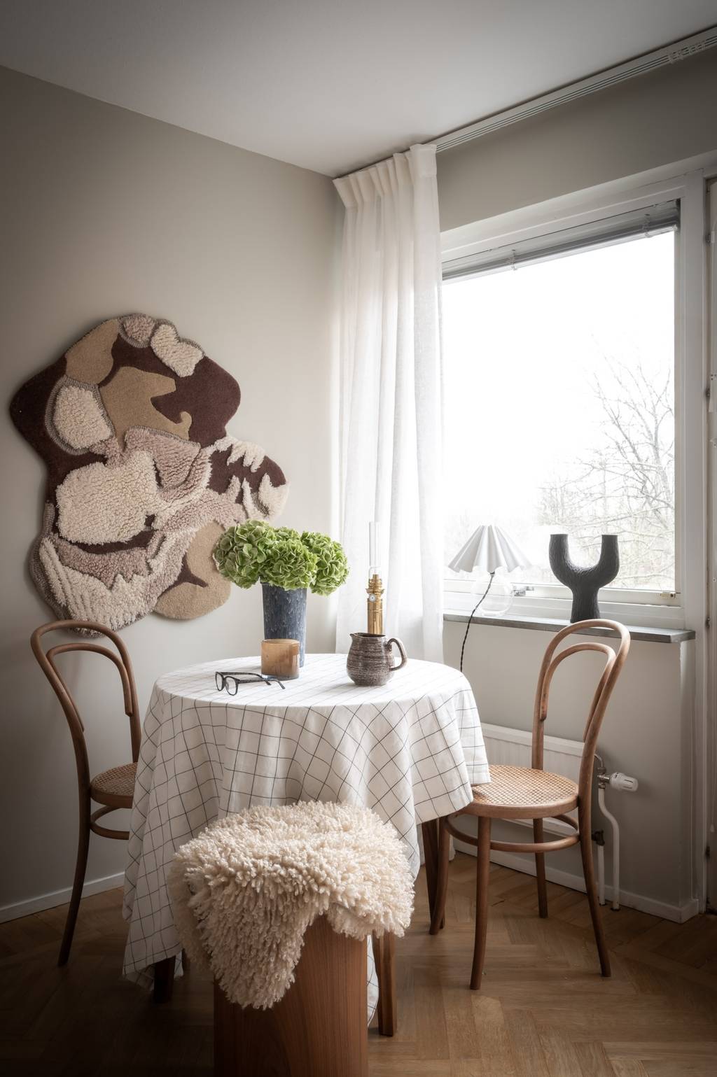 pièce principale studio 35m2 décoration scandinave en tons naturels pièce principale studio 35m2 décoration scandinave en tons naturels