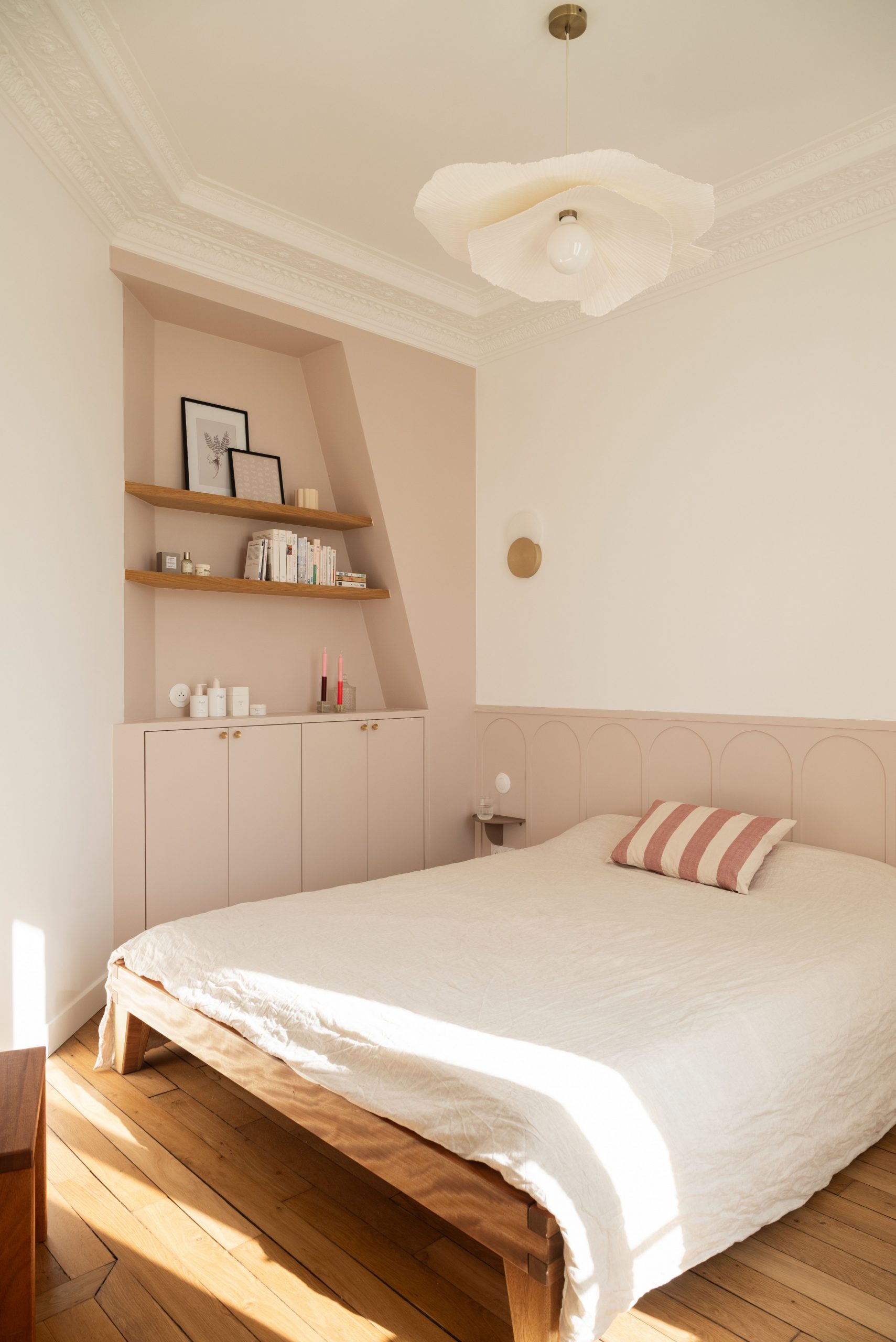 chambre appartement haussmannien Photo: © Cassandre Favaro chambre appartement haussmannien Photo: © Cassandre Favaro