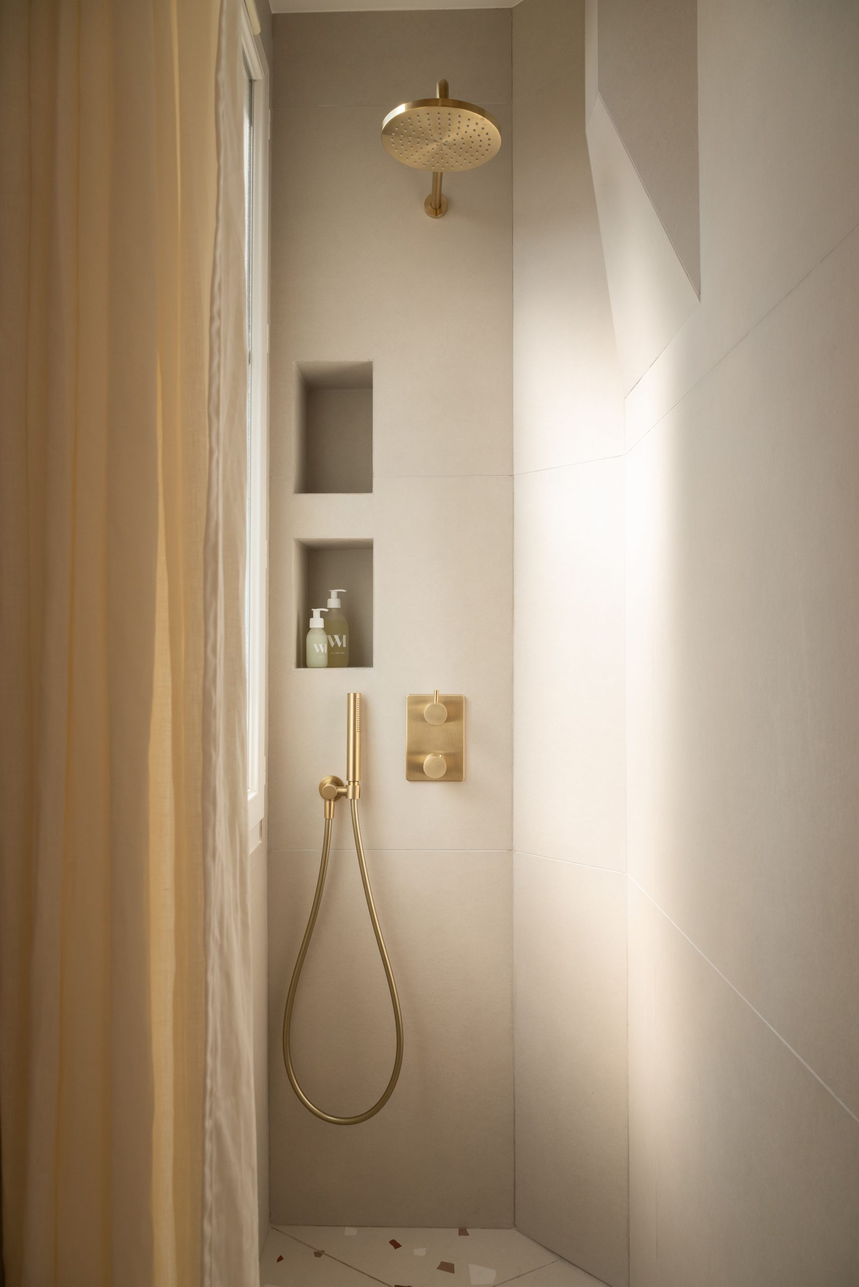 douche sol terrazzo Photo: © Cassandre Favaro douche sol terrazzo Photo: © Cassandre Favaro