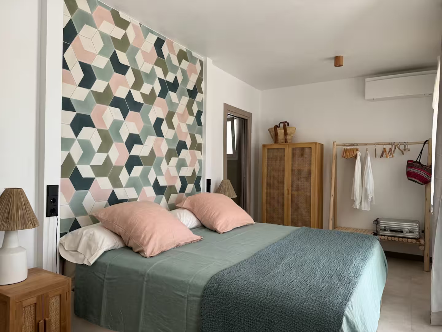 chambre avec papier-peint rose et gris maison de plage chambre avec papier-peint rose et gris maison de plage