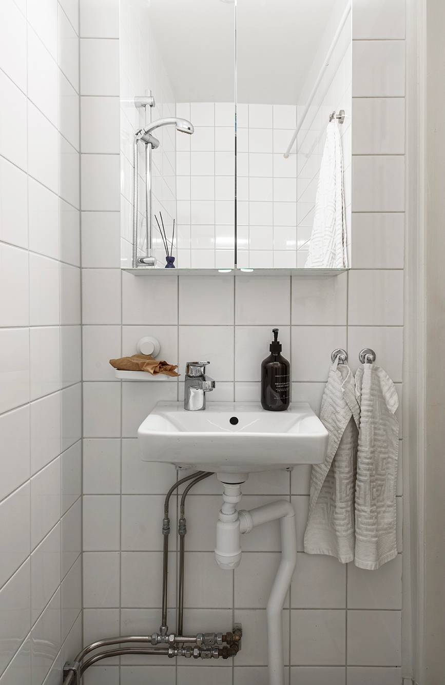salle d salle d'eau blanche