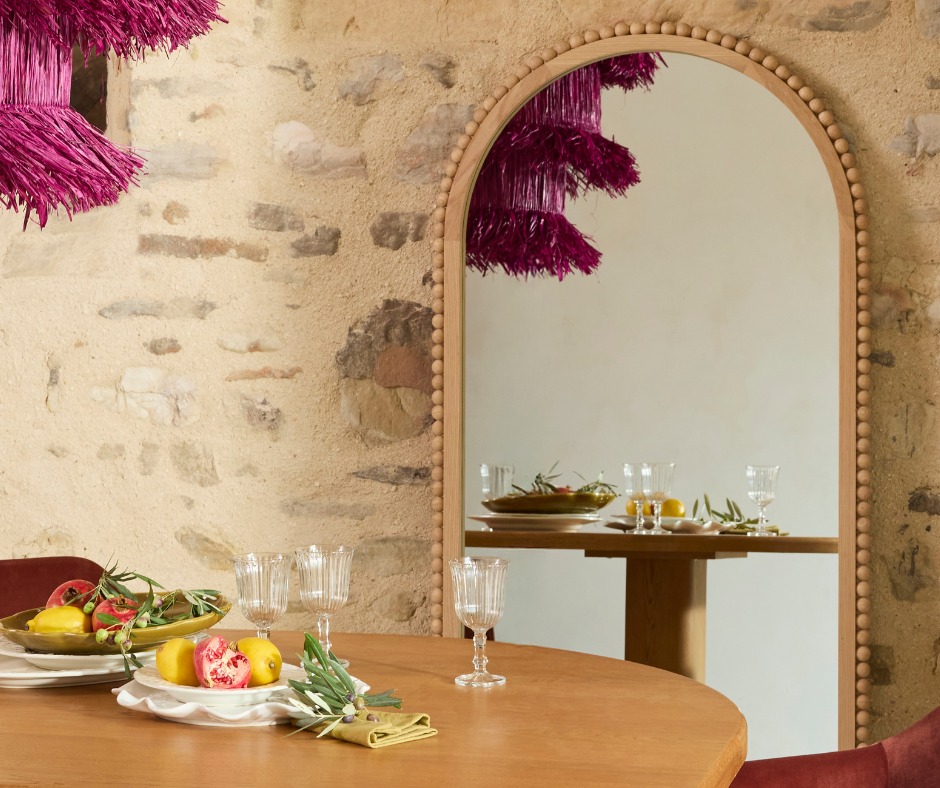 salle à manger mur pierres