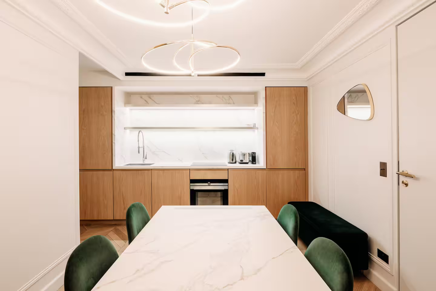 cuisine ouverte et salle à manger décoration contemporaine appartement de 65m2 à Paris